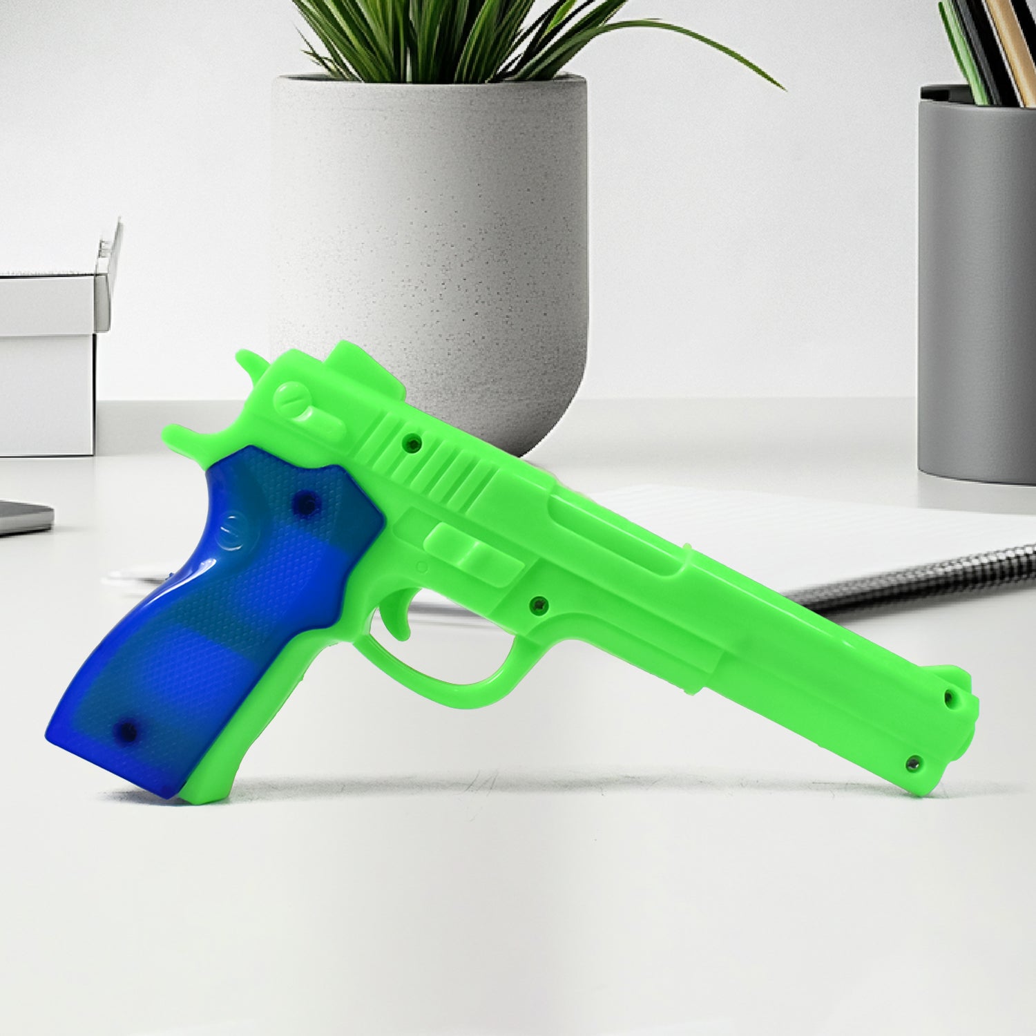 Medium Size Plastic 1 Gun With 5 Soft Suction Dart Bullets (1 Set) Medium Size Plastic 1 Gun With 5 Soft Suction Dart Bullets (1 Set)